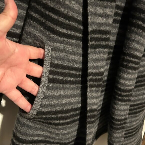 Toad&co  Merino wool Heartfelt hoodie sweater Size Medium - Picture 2 of 6